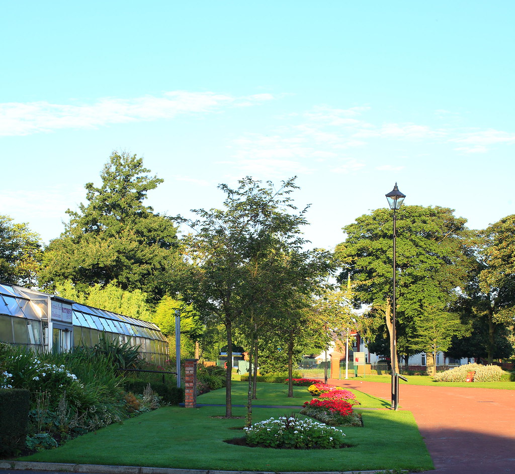 The glass house, Victoria Park Widnes. Barry Miller Flickr