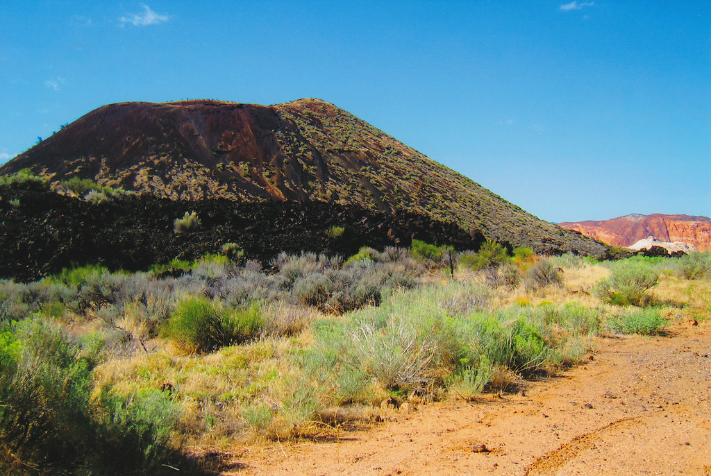 Cinder ConeVolcano and Lava FlowUtah Diamond Valley a su… Flickr