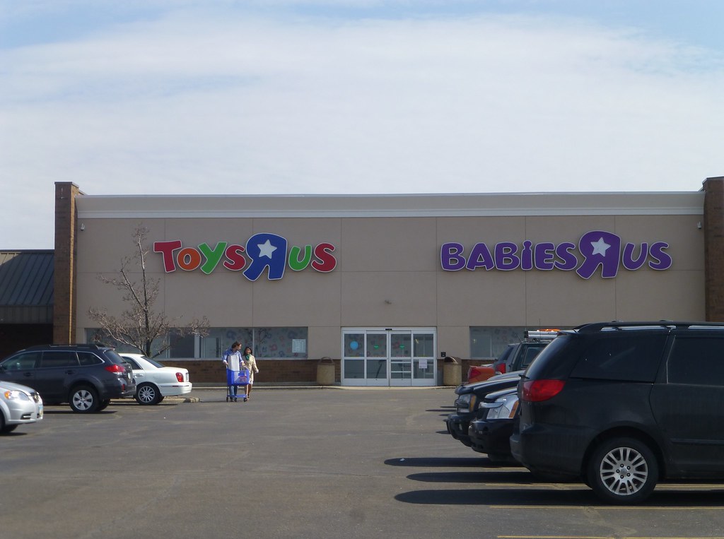 Toys R Us / Babies R Us in Cuyahoga Falls, Ohio Howe Avenu
