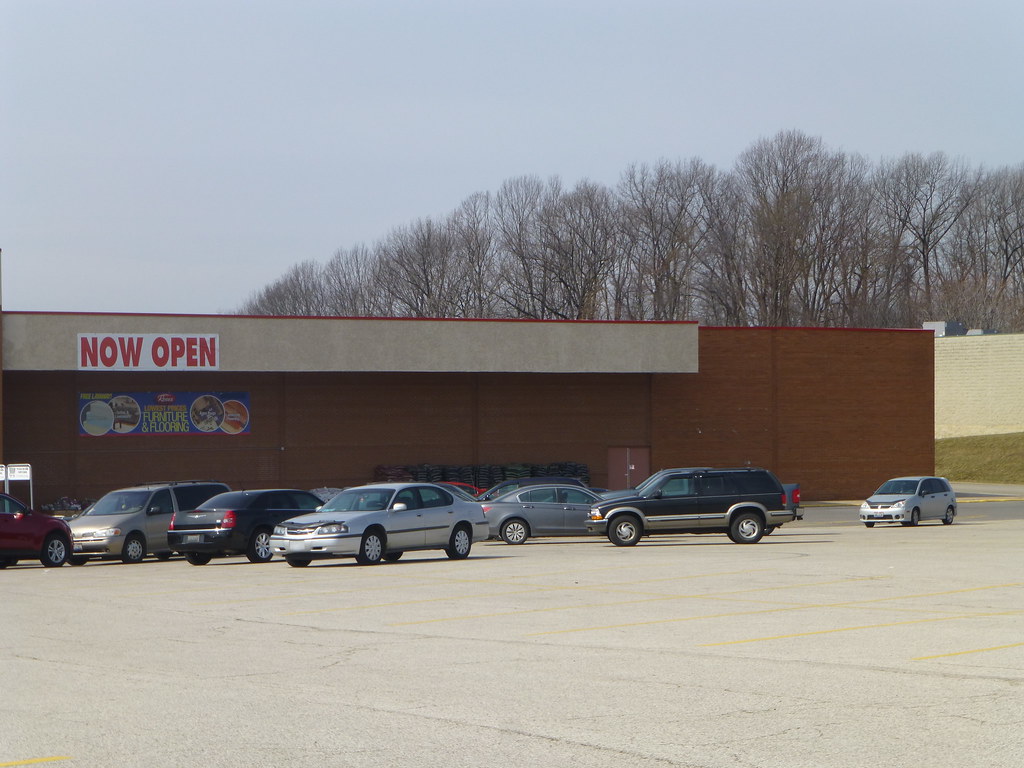 Roses in Akron, Ohio Originally built as Zayre. It later b… Flickr