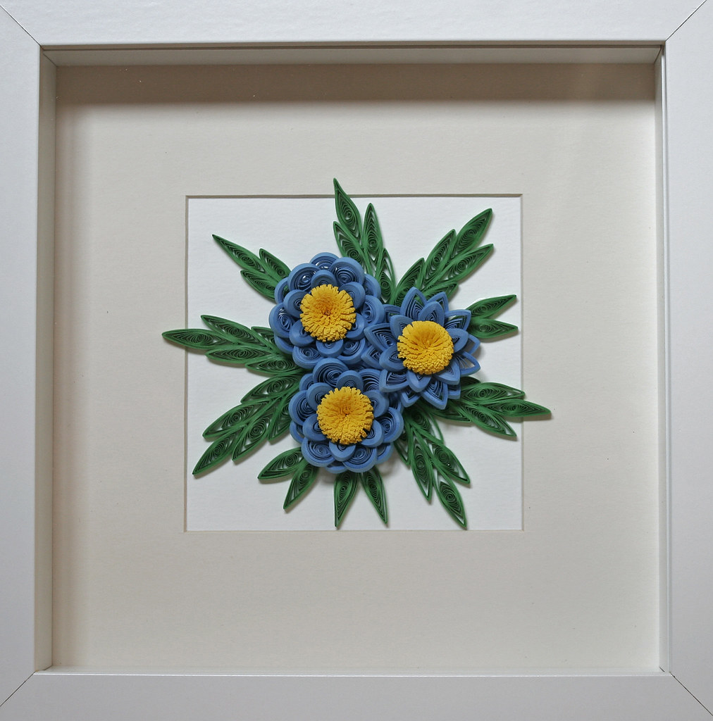 Quilled blue flowers in a frame More at www.quillingcafe.c… Flickr