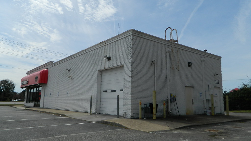 Lee's Cleaners Lee's Cleaners (3,118 square feet) 4810 Wes… Flickr