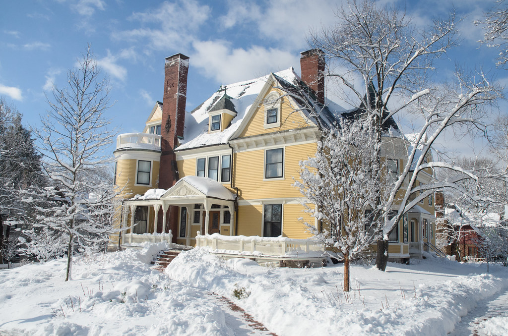 Avon hill One of the big houses on Avon hill in Cambridge,… Flickr