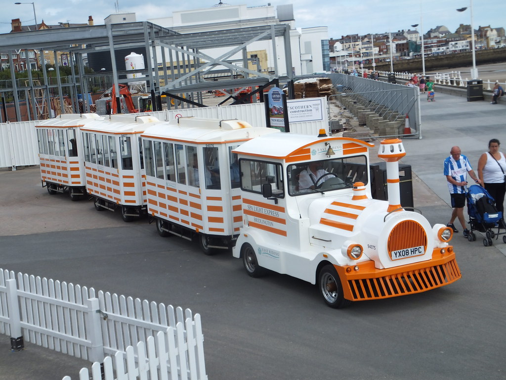 YX08HPC Bridlington Land Train Glaister2011 Flickr
