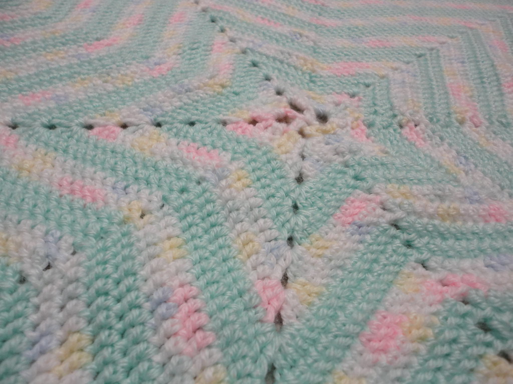 Star blanket made from Bernat Pattern Amy Cullen Flickr
