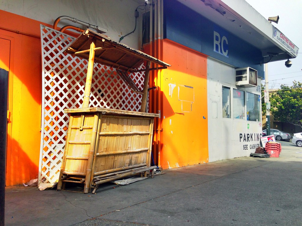 Decrepit tiki bar at Castro Smog gas station. Eric Wagner Flickr