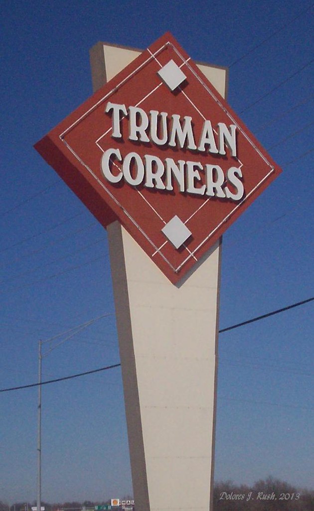 Truman Corners Shopping Center 1950s Graphic sign The shop… Flickr
