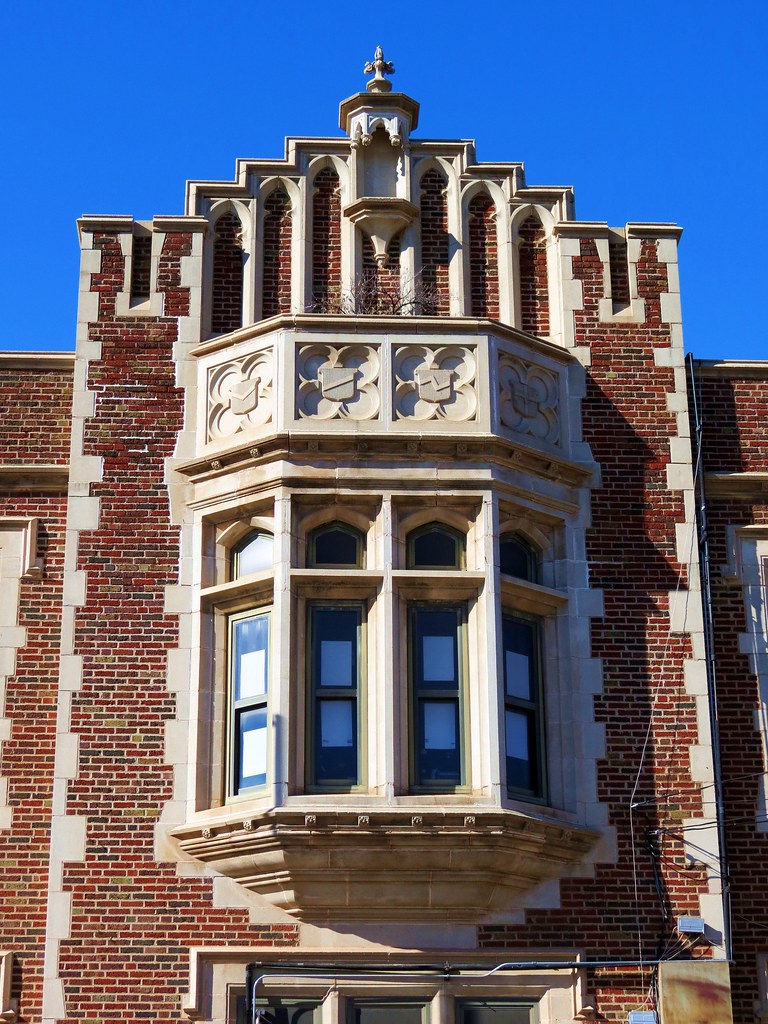 Shidler School (Oriel Window Detail) Shidler School was bu… Flickr