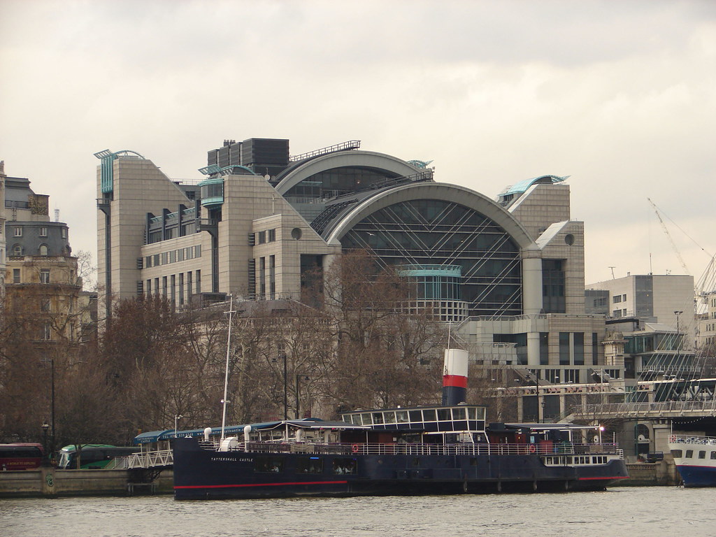 Charing cross station Musi być w każdym zestawie porządneg… Flickr