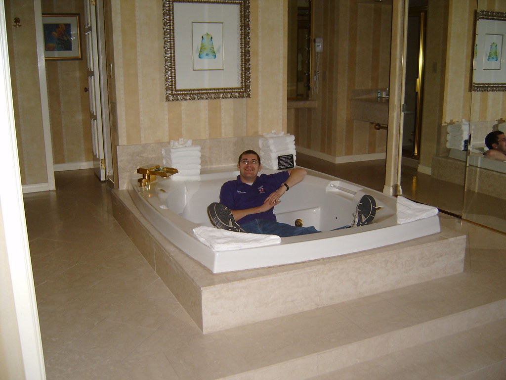 Suite in Ballys, Las Vegas Posing in the jacuzzi in our su… Flickr