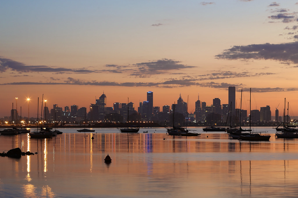 Melbourne City skyline at sunrise from Williamstown 20130… Flickr