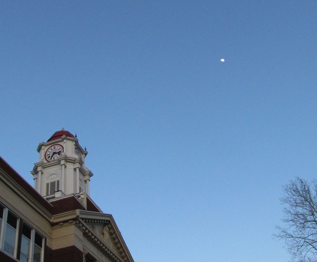 Bellaire High School with Moon Bellaire, OH While waitin… Flickr