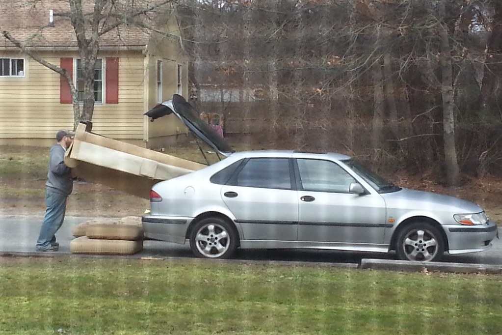 3313couchremoval (1) Amanda Keegan Flickr