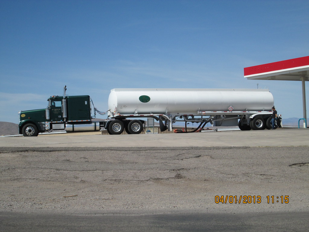 Freightliner tanker DC carriers inc with fuel tanker .Seen… Flickr