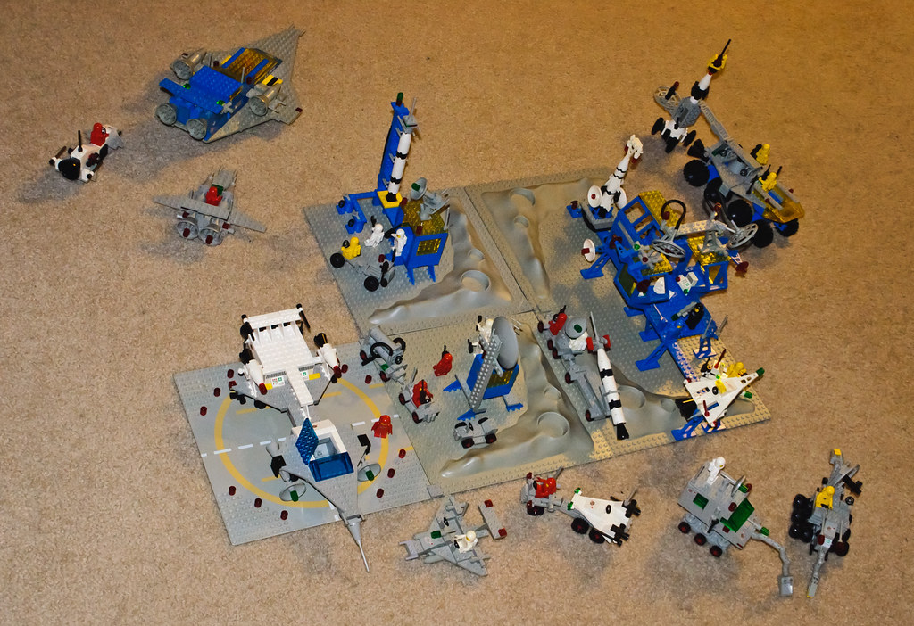 Lego Space Classic With 13 sets in my collection, I set up… Flickr