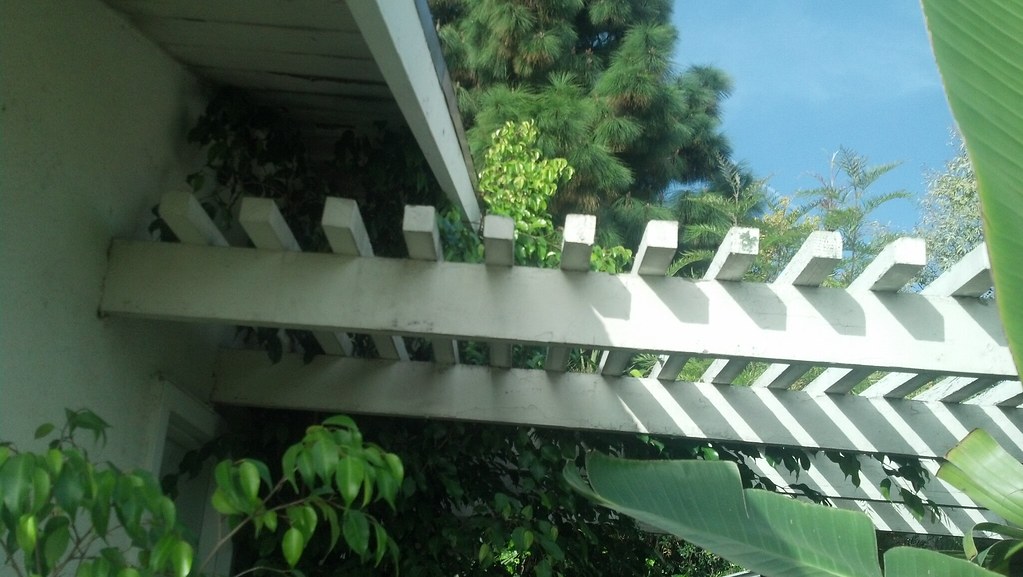 Pergola / awning between garage and house ttribemomma911 Flickr