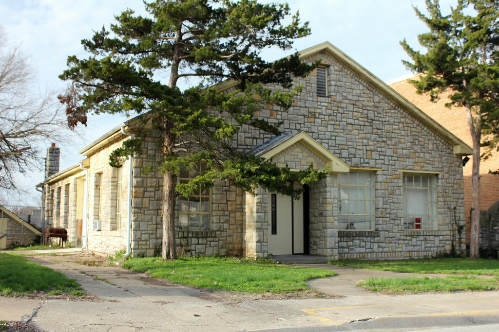 Garage (next to former high school) Excelsior Springs, M… Flickr