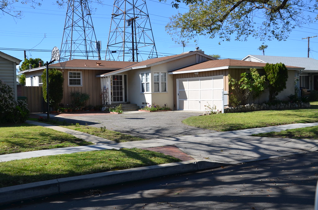 "Back to the Future" This house, in Arleta California, was… Flickr