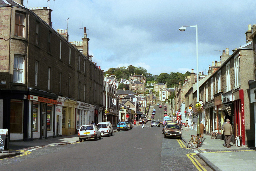 Gray Street, Broughty Ferry, 1984 A scene so familiar it's… Flickr