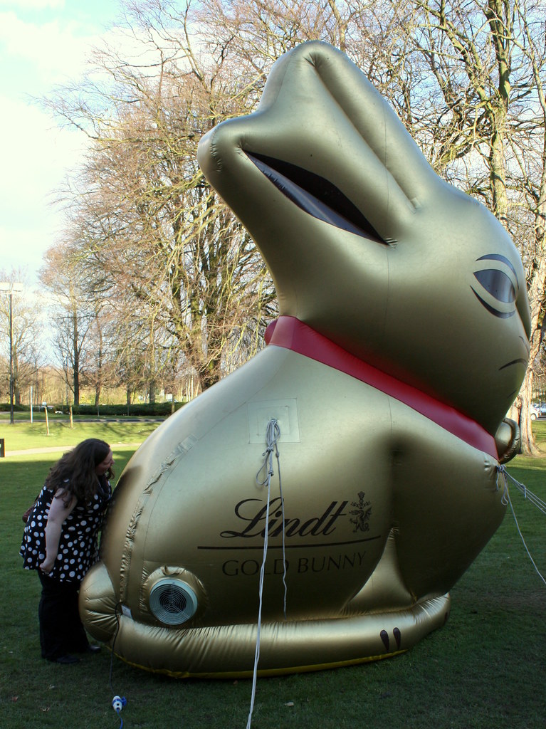 Giant Lindt Bunny A giant Lindt Bunny. Sadly it was inflat… Flickr