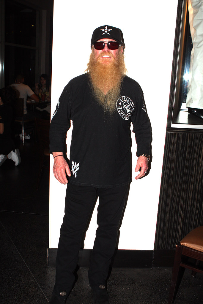 ZZ Top Hard Rock Cafe ZZ Top rock legend Dusty Hill spotte… Flickr