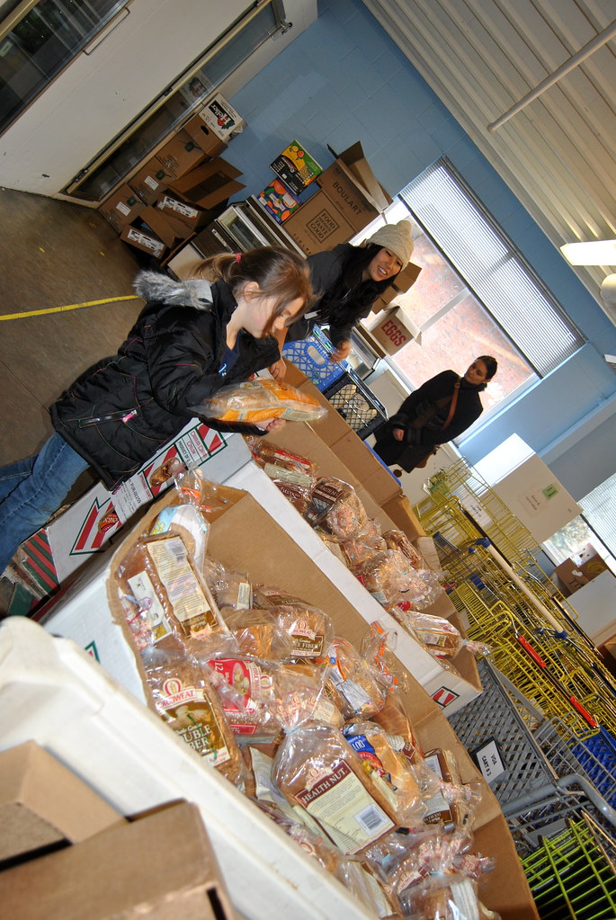 Everett Food Bank sorting & handing out food. February 2… Flickr