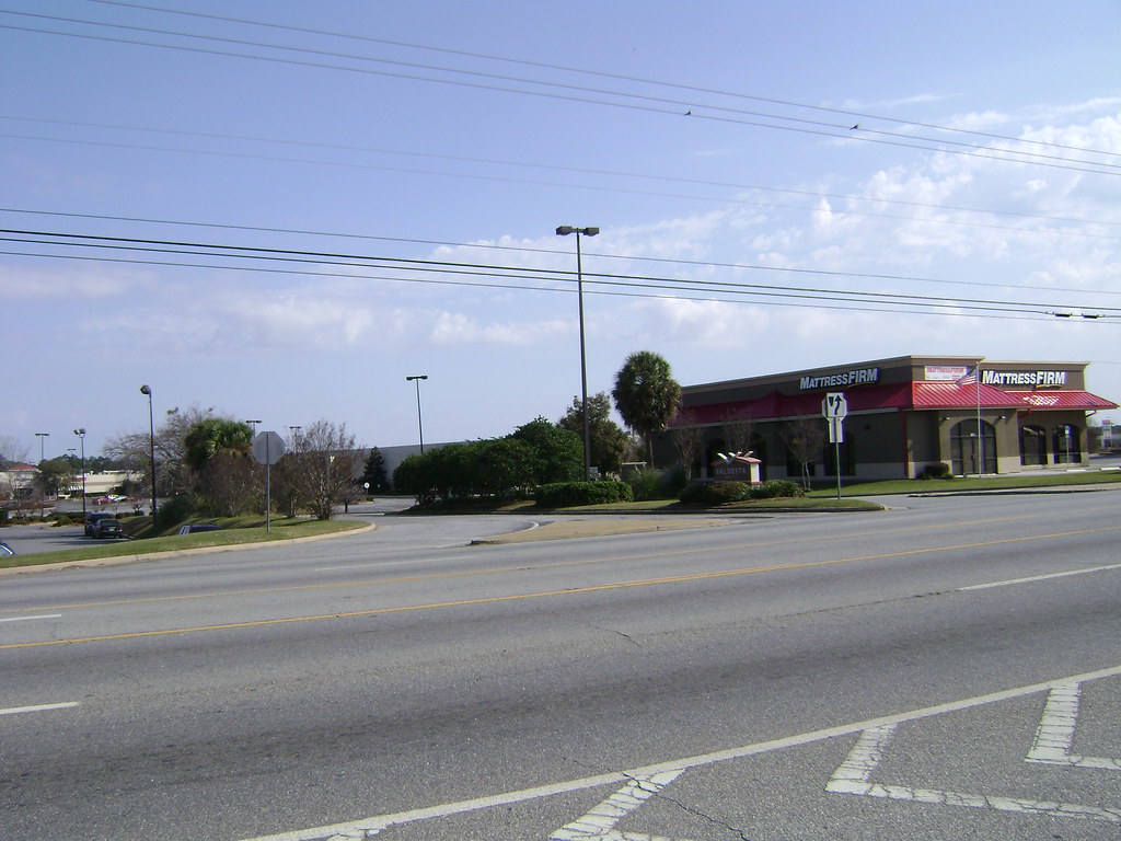 Valdosta Mall Entrance, St. Augustine Rd, Mattress Firm Flickr