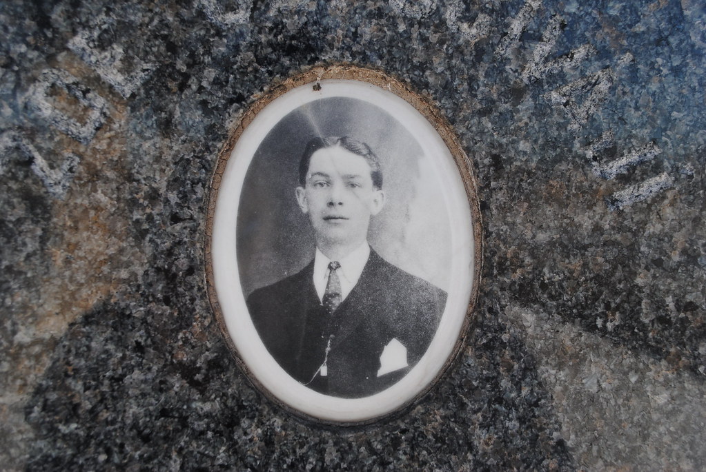 I always wonder about their life? St Adalbert,Niles Illnoi… Flickr