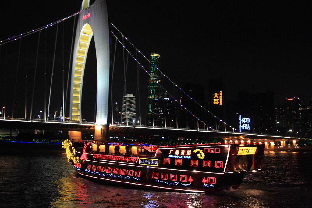 Pearl River at night in Guangzhou 廣州珠江夜遊 Tony Lin Flickr