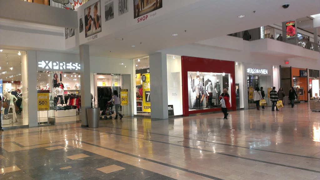 Willowbrook Mall Wayne, New Jersey Express / Lids Flickr