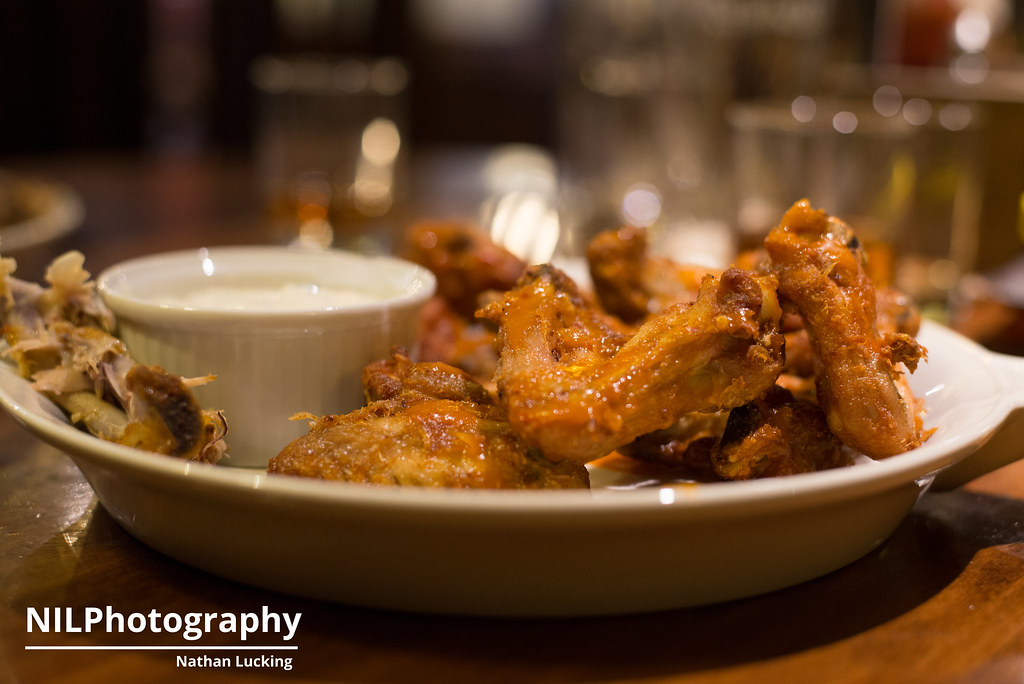 One side of wings An order of wings at O'neills in Bromley… Flickr