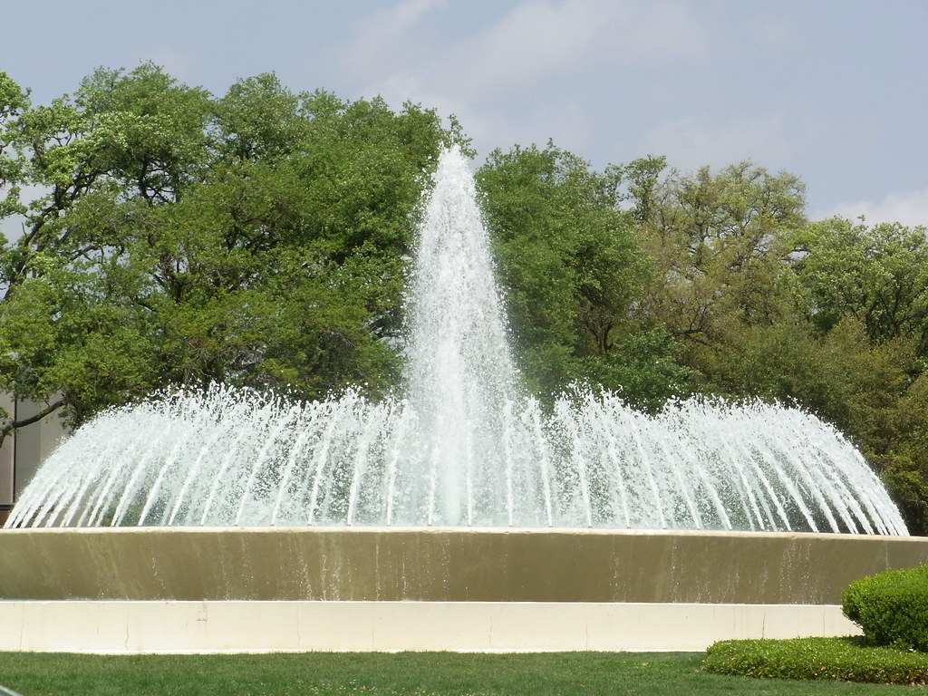 one of the 3 fountains of Fountain houston, USA Flickr