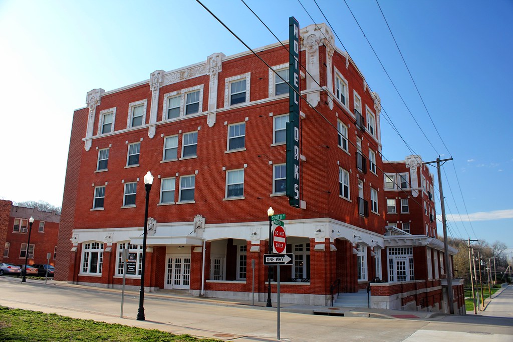 The Oaks Hotel Excelsior Springs, MO Tom McLaughlin Flickr