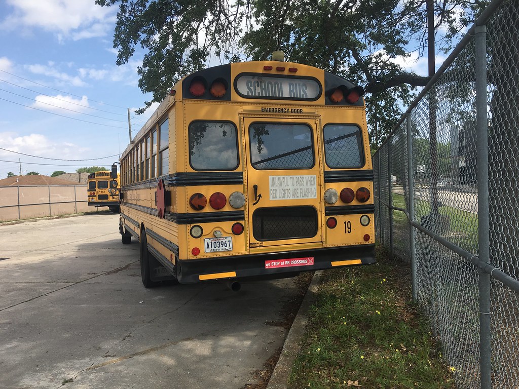 Jefferson Parish Public Schools (Bus 19) Bus is owned an o… Flickr