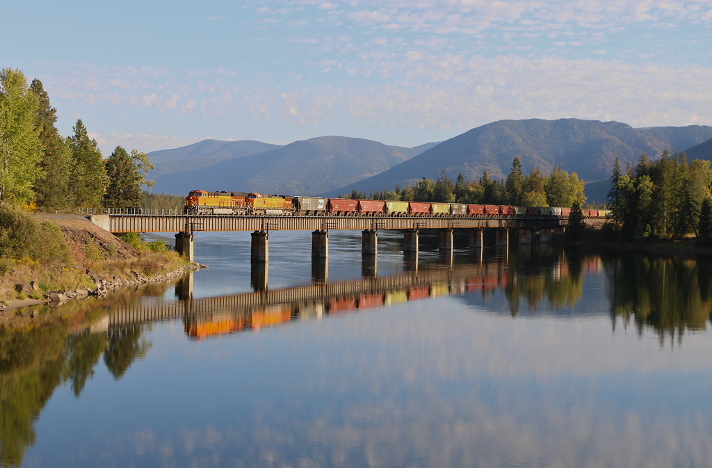 Clark Fork, Idaho BNSF units 3784 & 4163 lead a westbound … Flickr