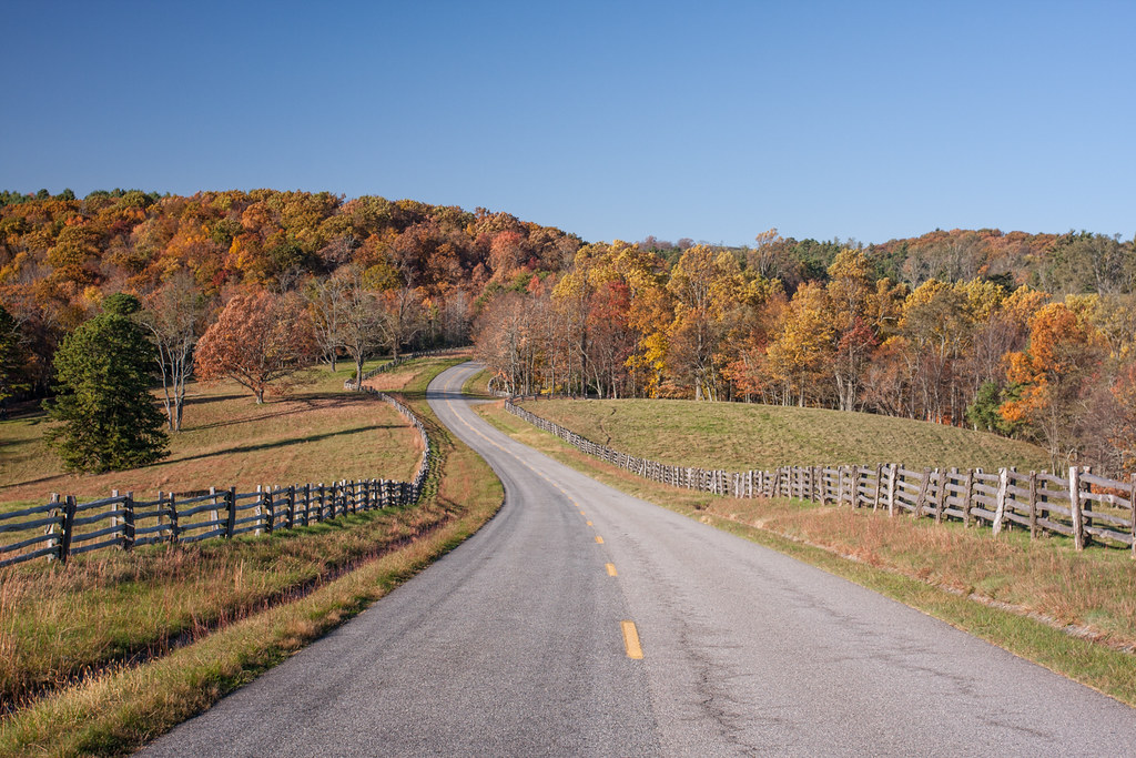 Blue Ridge Parkway through Droughton Park Blue Ridge Parkw… Flickr