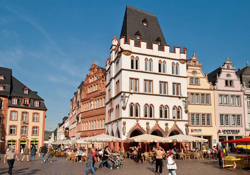 Der Hauptmarkt in Trier an der Mosel Reges Treiben auf dem… Flickr