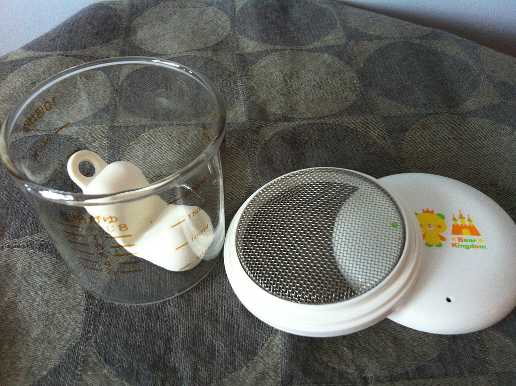 image おかゆ作りセット ＄5 炊飯器で普通にご飯を炊くのと同時にお粥が作れます。 MamikoJ Flickr