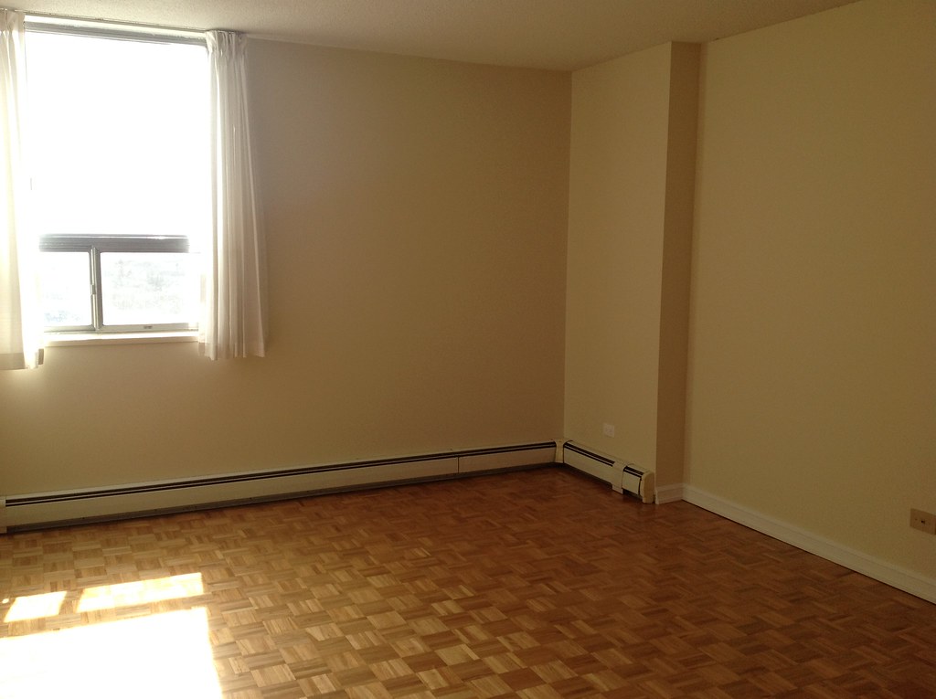 234ronaldbrontecourtnocarpetapartmentsforrentwinn… Flickr