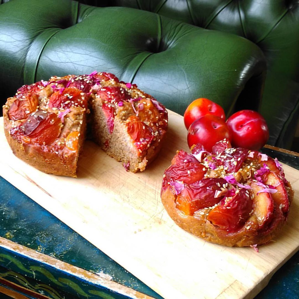 Autumn plum and cardamon spice cake with toasted sesame & … Flickr