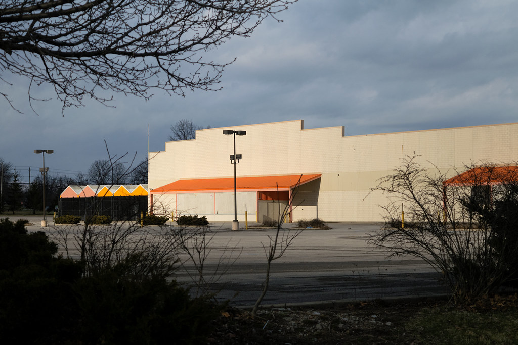 Closed Depot This 117,856 square foot Home Depot store was… Flickr