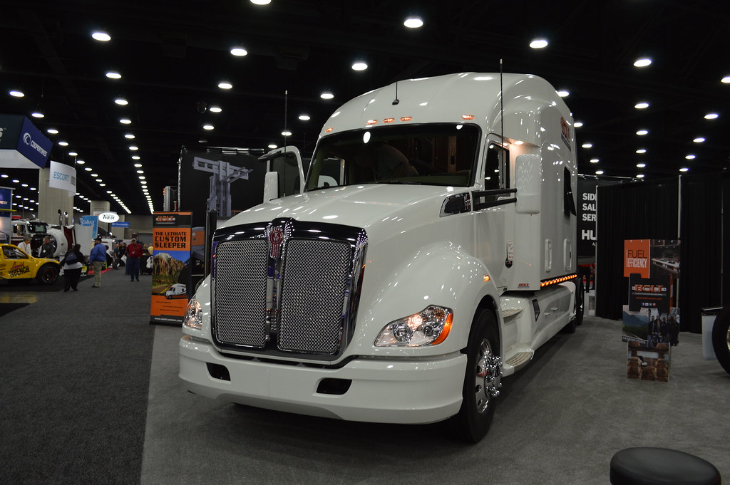 Kenworth T680 Big Bunk Very nice Kenworth T680 big bunk on… Flickr