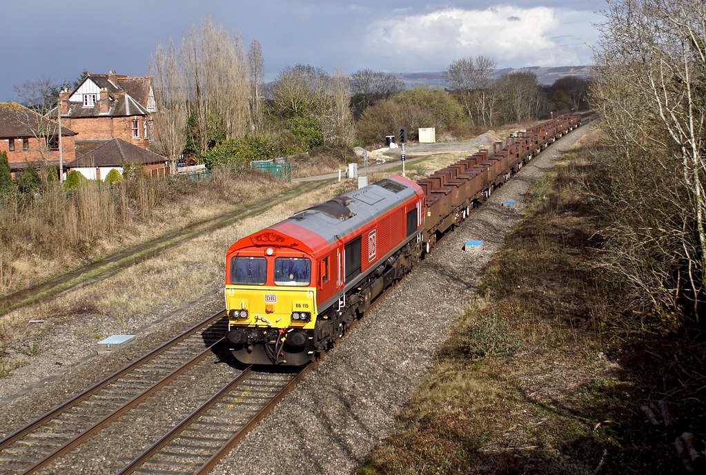 66115. DB red 66115 passes the former site of Churchdown s… Flickr