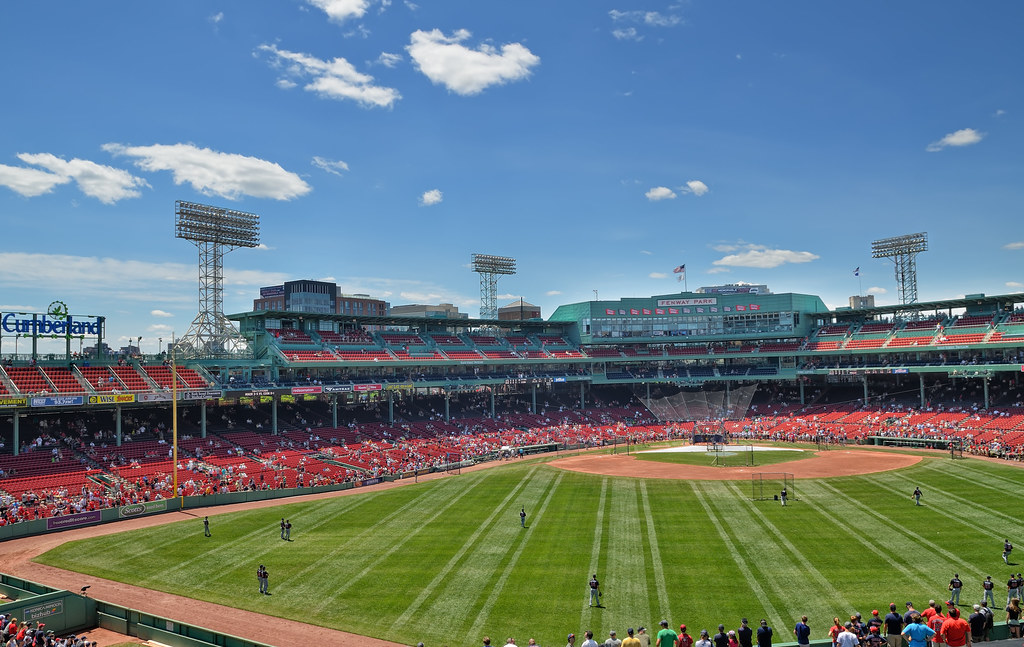 Batting practice at Fenway Park before game start / 芬威球場的賽… Flickr