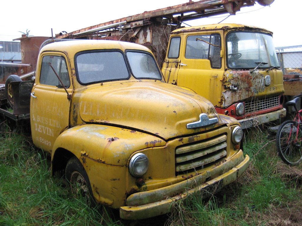 Bedfords A Type and TK Bedford's resting in a yard in Levi… Flickr
