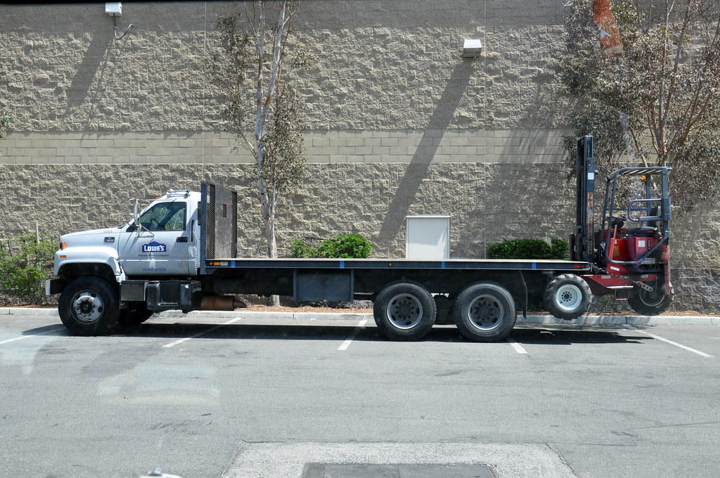 LOWE'S CHEVY FLATBED TRUCK with TRUCK MOUNTED FORKLIFT Flickr