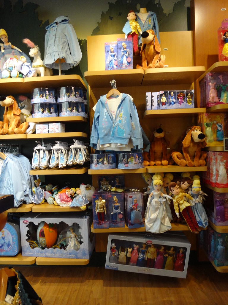 Disney Store Displays of New Princess Doll Releases 2012… Flickr
