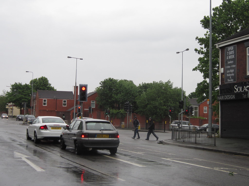 Chadderton, Oldham. Middleton Road west / Broadway. p4342yahoo.co