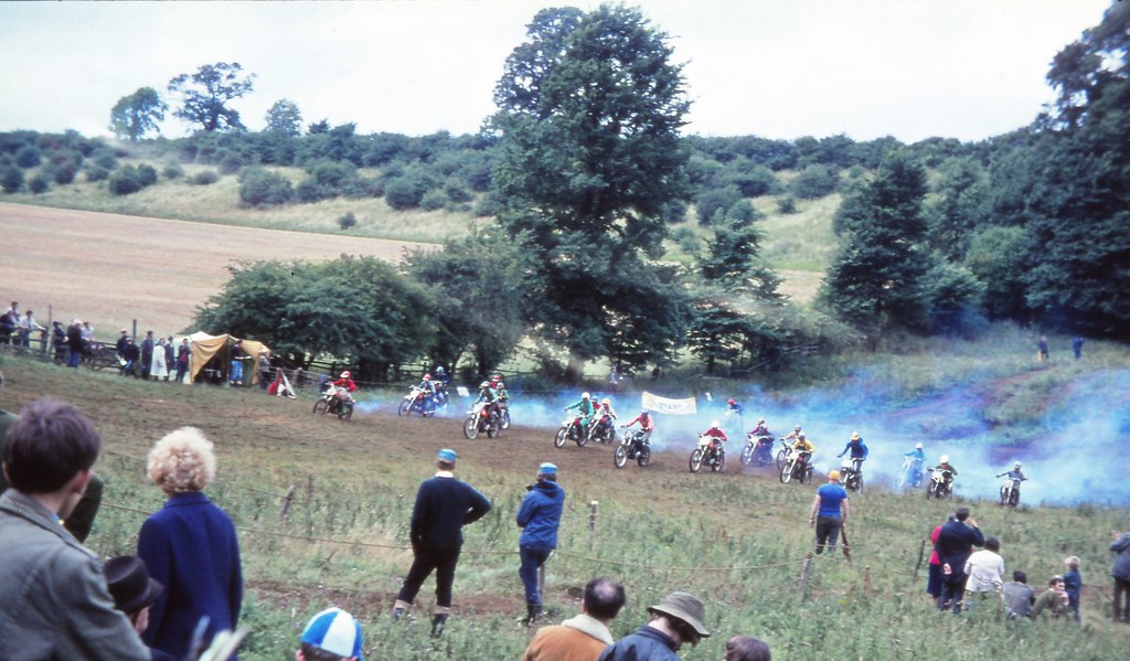 Horley, Banbury NOBAC 1970 Start Line Blue smoke ? Two s… Flickr