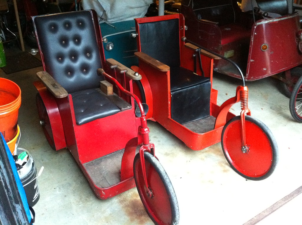 1922 Custer Car (left) 70"l x 31"w x 45"h Weight with batt… Flickr